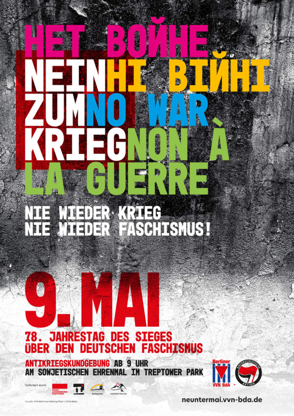 Das Poster zeigt den Text "Nein zum Krieg" in mehreren Sprachen, darunter Russisch, Ukrainisch, Englisch und Französisch, in bunten Farben auf einem grauen Hintergrund. Unten steht in großen roten Buchstaben "9. Mai" gefolgt von "78. Jahrestag des Sieges über den deutschen Faschismus". Darunter steht in Rot: "Antikriegskundgebung ab 9 Uhr am Sowjetischen Ehrenmal im Treptower Park". Logos von Organisationen sind am unteren Rand. Die Webseite "neuntermai.vvn-bda.de" ist ebenfalls angegeben.