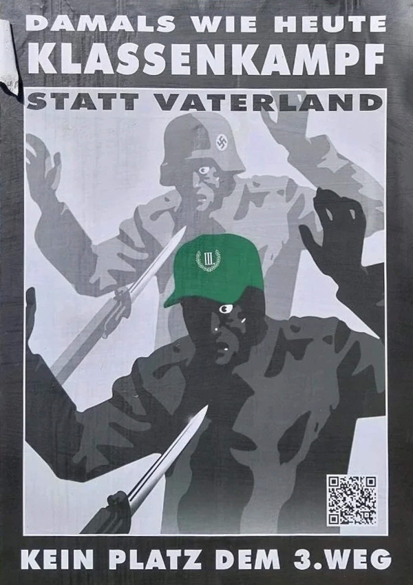 Ein schwarz-weißes Plakat mit zwei Soldaten, einer in einer Nazi-Uniform und einer mit einer grünen Mütze mit dem Logo der neonazistischen Partei 3. Weg. Der Text lautet "DAMALS WIE HEUTE KLASSENKAMPF STATT VATERLAND" und "KEIN PLATZ DEM 3. WEG".
