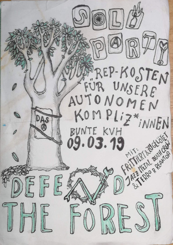 Handgezeichnetes Poster mit einer Baumillustration. Text: "SOLI PARTY", "Rep-Kosten für unsere autonomen Kompliz*innen", "Bunte Kuh 09.03.19", "DEFEND THE FOREST", und Bandnamen.