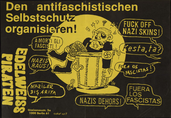 Ein gelb-schwarzes Plakat mit der Aufschrift "Den antifaschistischen Selbstschutz organisieren!" zeigt eine Cartoon-Figur in einer Mülltonne mit einer Hakenkreuz-Armbinde. In Sprechblasen ist zu lesen