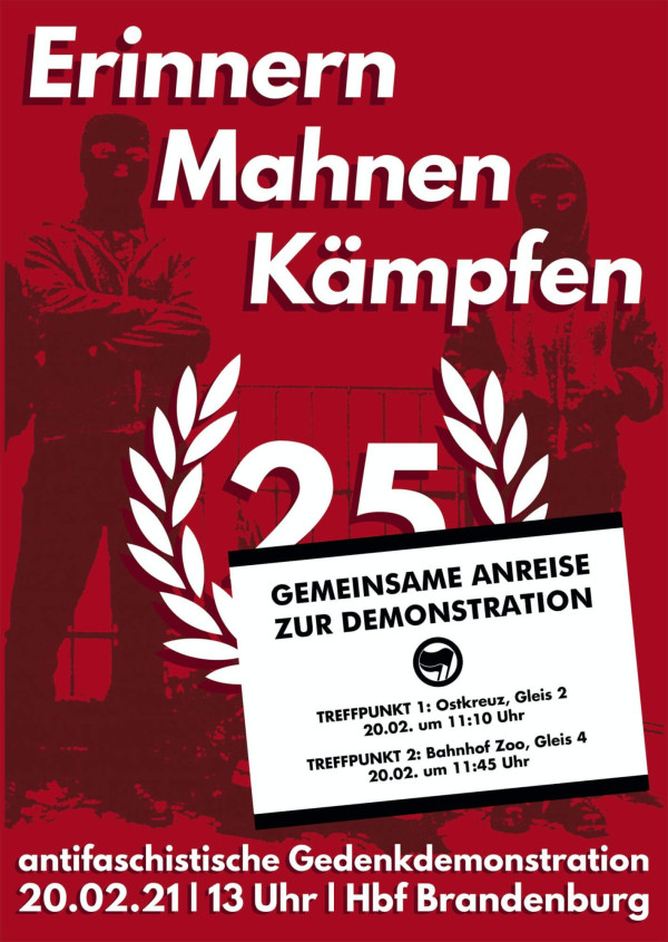 Ein rotes Poster mit den weißen Wörtern "Erinnern Mahnen Kämpfen" oben. Zwei maskierte Personen sind im Hintergrund sichtbar. In der Mitte steht "25" in großen Zahlen, umgeben von Lorbeerblättern. Darunter ein weißes Feld mit der Aufschrift "Gemeinsame Anreise zur Demonstration" und Treffpunktinformationen. Unten steht: "antifaschistische Gedenkdemonstation 20.02.21 | 13 Uhr | Hbf Brandenburg". Ein Antifa-Symbol ist ebenfalls abgebildet.