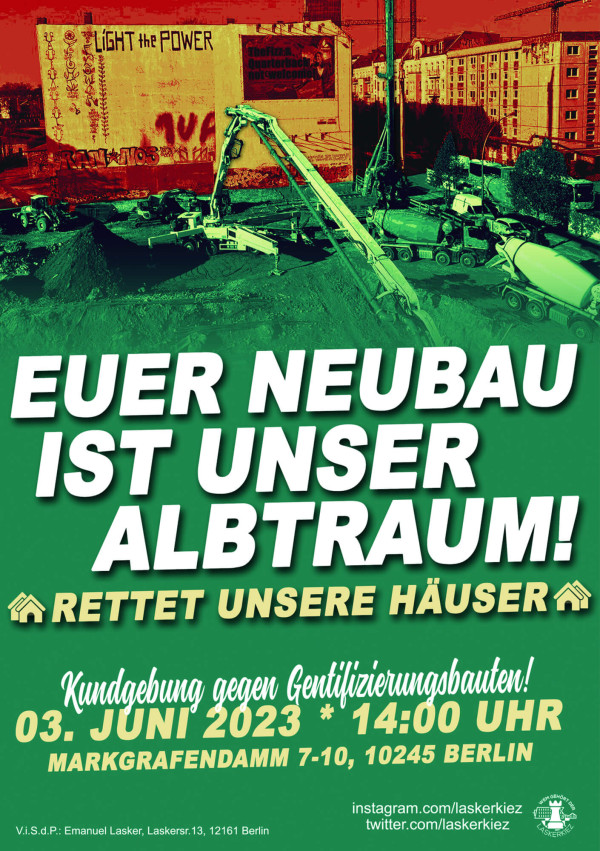 Protestplakat mit grünem und rotem Hintergrund, das eine Baustelle zeigt. Der Text lautet: "Euer Neubau ist unser Albtraum! Rettet unsere Häuser. Kundgebung gegen Gentifizierungsbauten! 3. Juni 2023 * 14:00 Uhr, Markgrafendamm 7-10, 10245 Berlin." Kontaktinformationen am Ende der Seite.