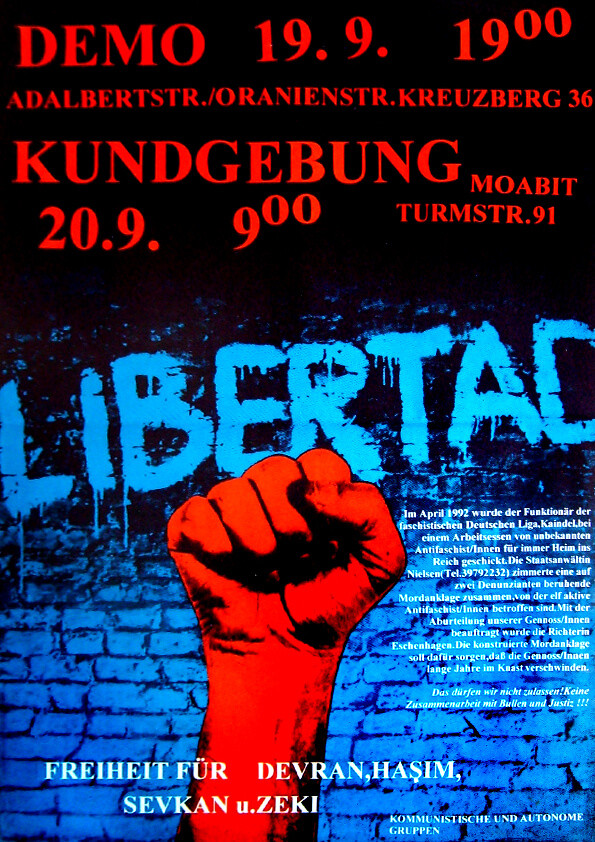 Rotes und blaues Poster mit einer erhobenen Faust. Text enthält: "Demo 19.9. 19:00 Adalbertstr./Oranienstr. Kreuzberg 36" und "Kundgebung 20.9. 9:00 Moabit Turmstr. 91" mit "Libertad" in fetter blauer Schrift.