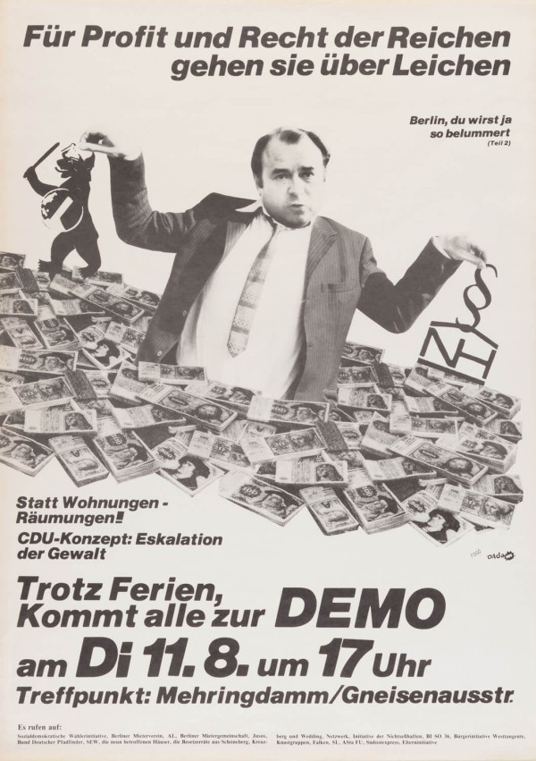 Ein Schwarz-Weiß-Plakat zeigt einen Mann im Anzug, der Geld und einen Bären in der Hand hält, mit dem Text: "Für Profit und Recht der Reichen gehen sie über Leichen". Es kündigt eine Demo am Dienstag, den 11. August um 17 Uhr an.