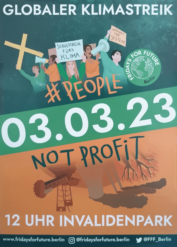 Plakat für "Globaler Klimastreik" mit Menschen, die Schilder mit den Aufschriften "Schulstreik fürs Klima" und "Uproot the System" halten. Datum "03.03.23" in fetter weißer Schrift auf grünem und orangem Hintergrund. "Not Profit" mit Industriebildern. Veranstaltung im "12 Uhr Invalidenpark".