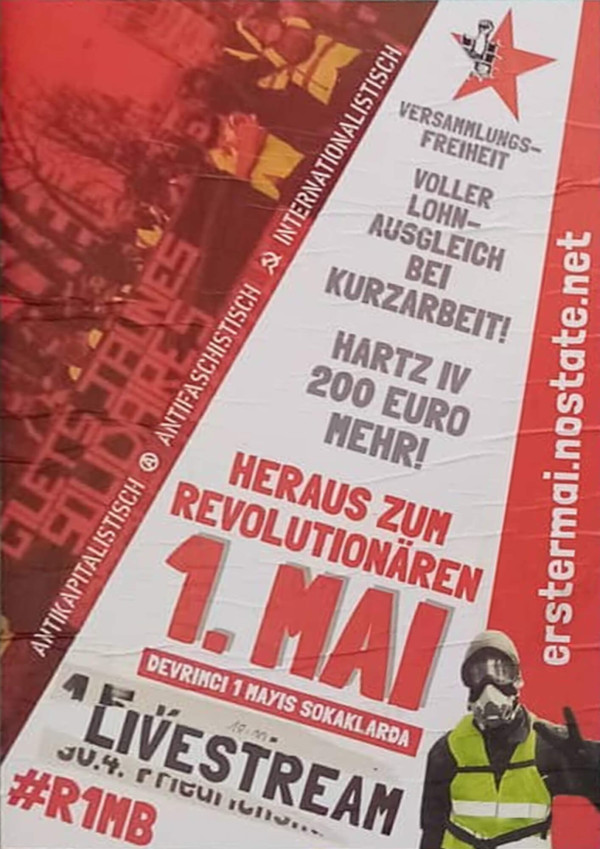 Ein rot-weißes Plakat mit Text: "Versammlungsfreiheit", "Heraus zum revolutionären 1. Mai", und "Livestream". Abgebildet ist eine Person mit Gasmaske und gelber Warnweste. Website: "erstermai.nostate.net".