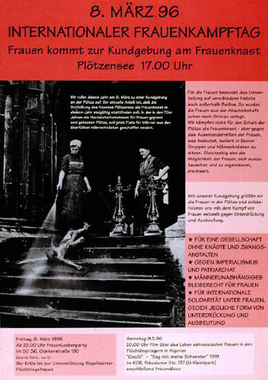 Plakat für den "8. März 96 Internationaler Frauenkampftag" mit roter und schwarzer Gestaltung. Es lädt Frauen zu einem Treffen am Plötzensee um 17:00 Uhr ein. Dazu ein Schwarz-Weiß-Foto von zwei Frauen.