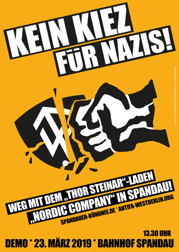 Ein Protestplakat mit gelbem Hintergrund, auf dem eine Faust ein Hakenkreuz zerschlägt. Der Text lautet: "KEIN KIEZ FÜR NAZIS! Weg mit dem 'Thor Steinar'-Laden 'Nordic Company' in Spandau!" Demo-Details unten.