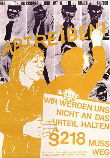 Protestplakat mit orangefarbenen und schwarzen Bildern von Menschen, die Schilder halten. Der Text lautet "Abtreiben! Wir werden uns nicht an das Urteil halten §218 muss weg." Schwarzer und weißer Hintergrund.
